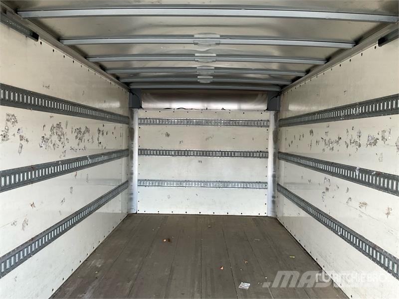 Hino 195 Camiones con caja de remolque