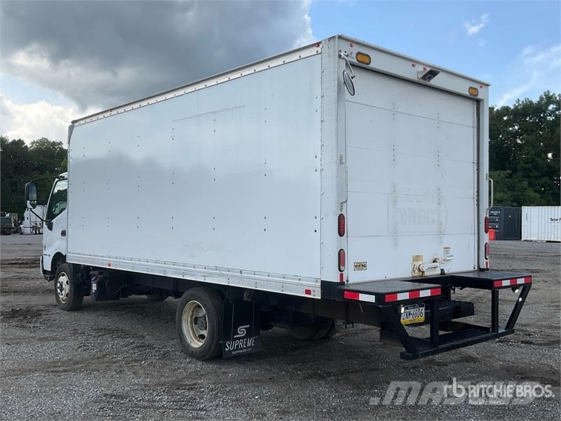 Hino 195 Camiones con caja de remolque