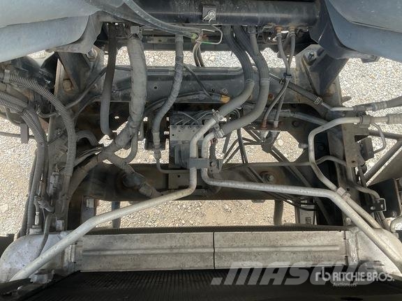 Hino 195 Camiones con caja de remolque