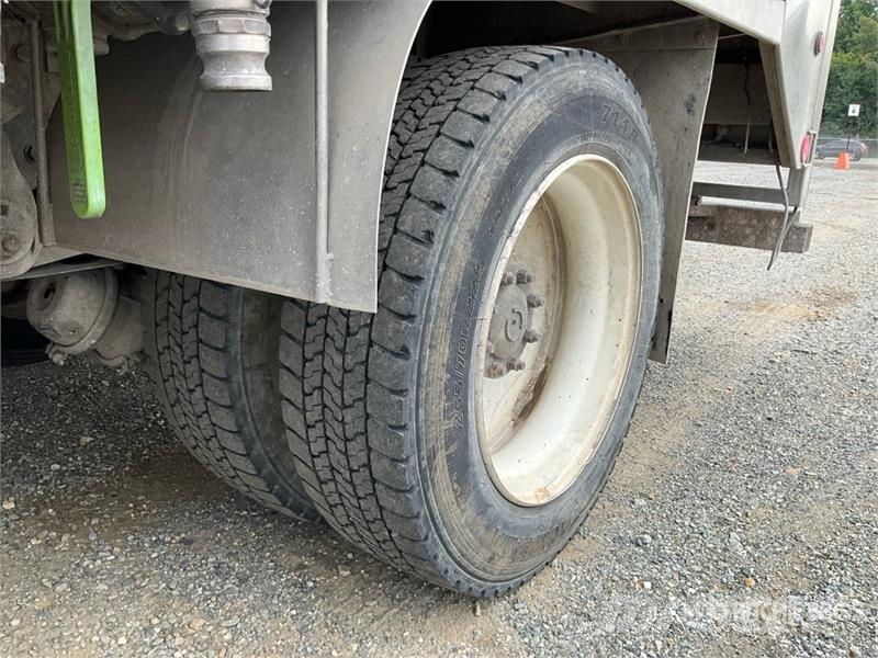Hino 258 4x2 Vacuum Tanker Truck Slamsuger