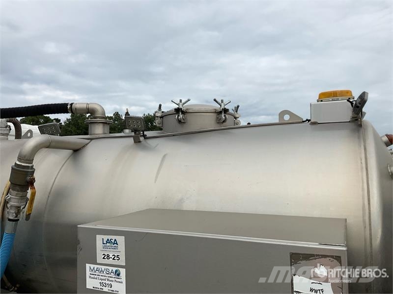 Hino 258 4x2 Vacuum Tanker Truck Slamsuger