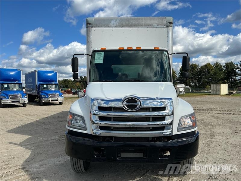 Hino 268 Camiones caja cerrada