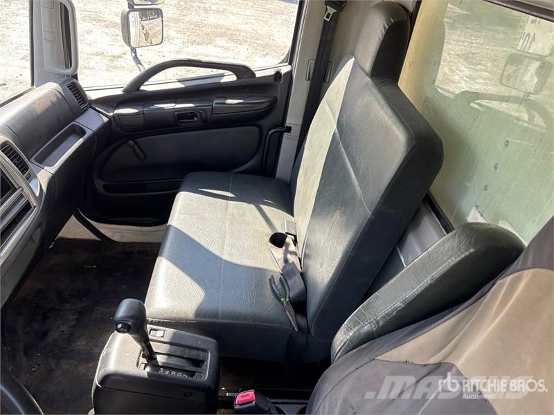 Hino 268 Umpikorikuorma-autot