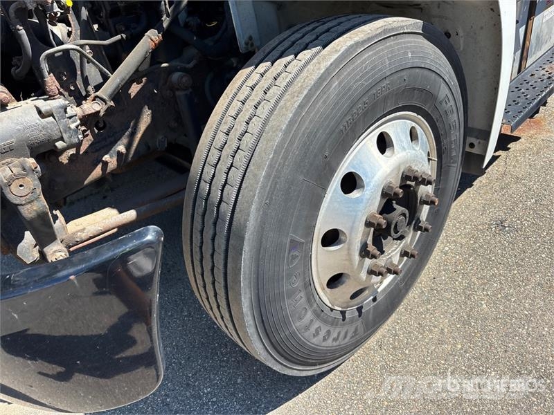 Hino 268 شاحنات ذات هيكل صندوقي