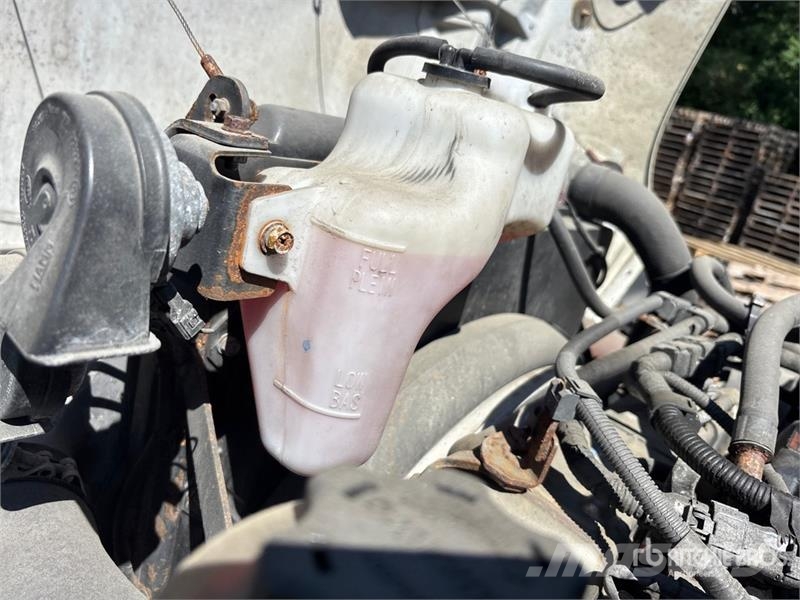 Hino 268 شاحنات ذات هيكل صندوقي