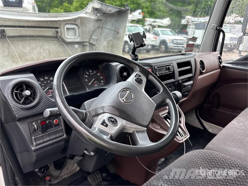 Hino 268 Kofferaufbau