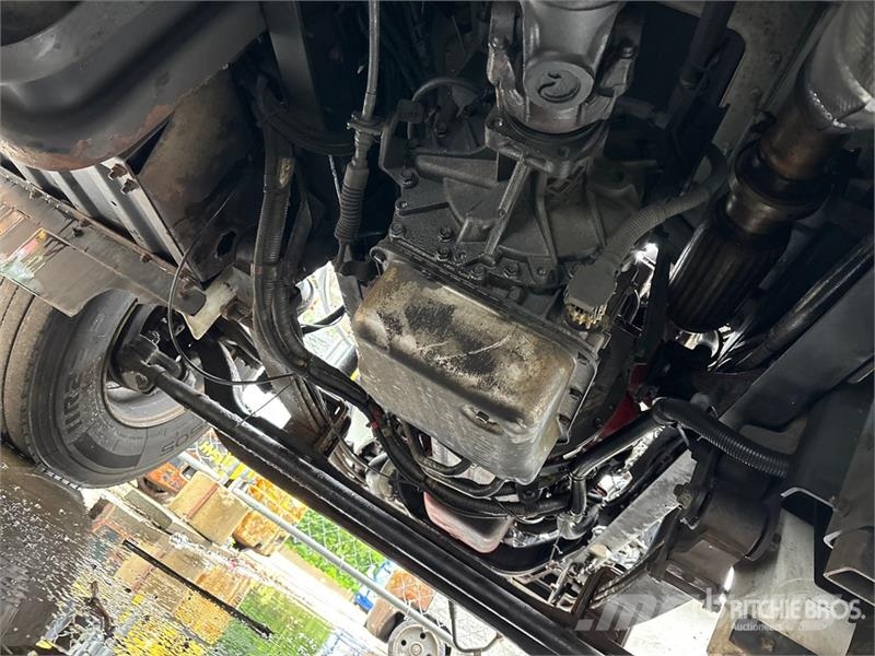 Hino 268 Camiones caja cerrada