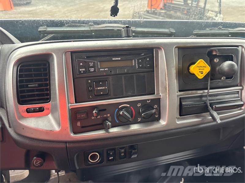 Hino 268 貨箱式卡車