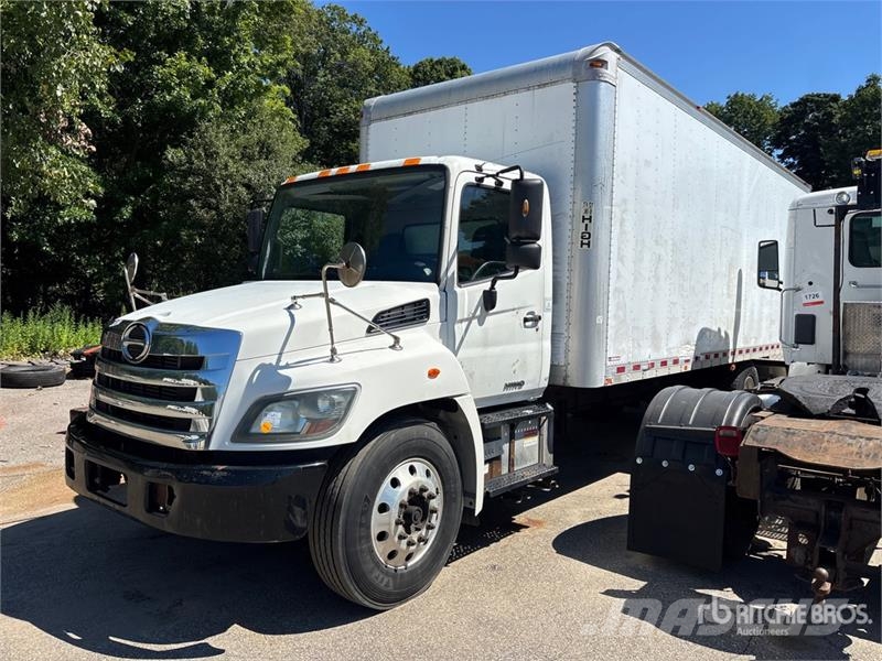 Hino 268 شاحنات ذات هيكل صندوقي