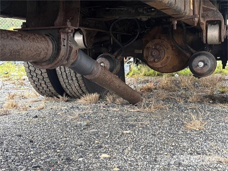 Hino 268 貨箱式卡車