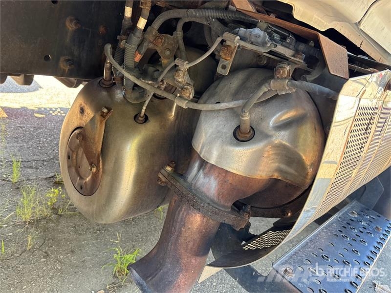 Hino 268 شاحنات ذات هيكل صندوقي