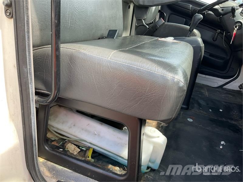 Hino 268 탑차 트럭