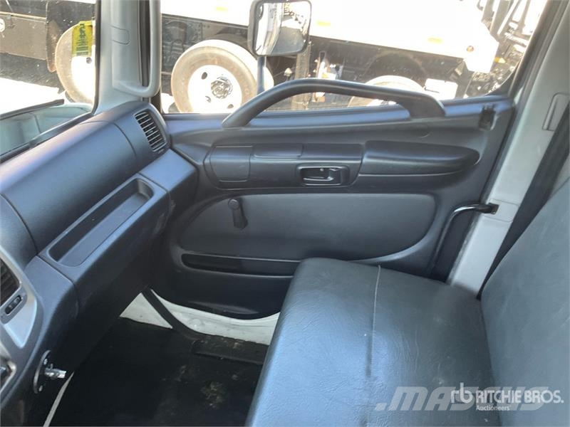 Hino 268 탑차 트럭