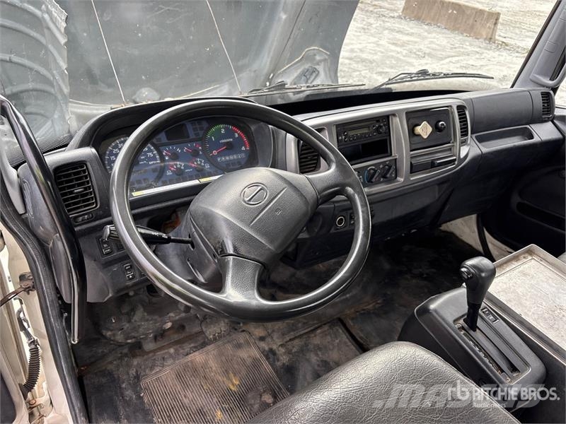 Hino 268 Cabines e interior