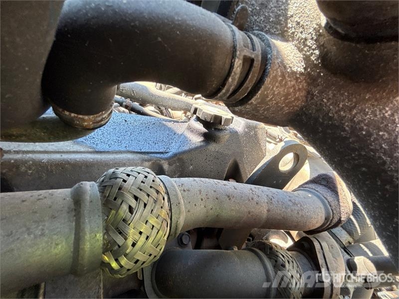 Hino 268 شاحنات ذات هيكل صندوقي