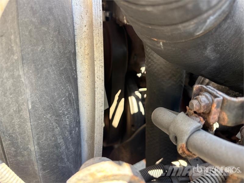 Hino 268 شاحنات ذات هيكل صندوقي