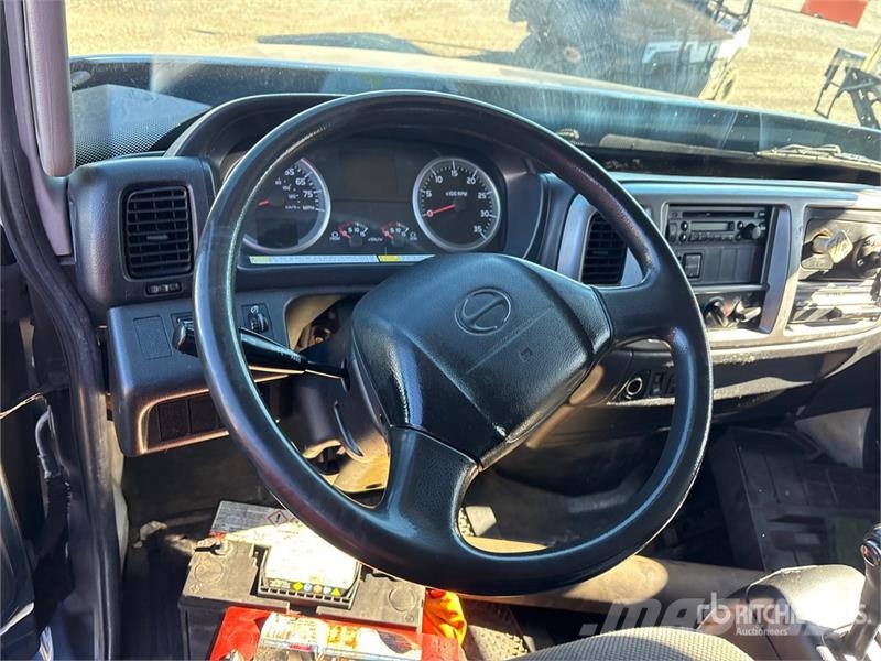 Hino 268 貨箱式卡車