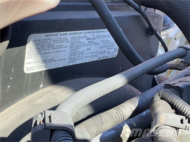Hino 268 شاحنات ذات هيكل صندوقي