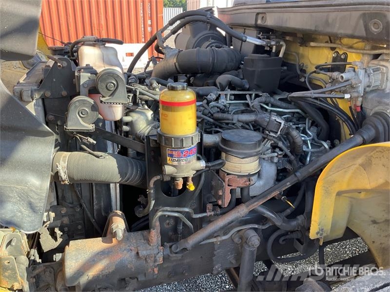 Hino 268 شاحنات ذات هيكل صندوقي