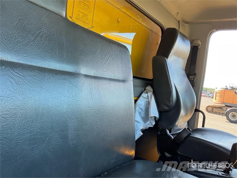 Hino 268 شاحنات ذات هيكل صندوقي
