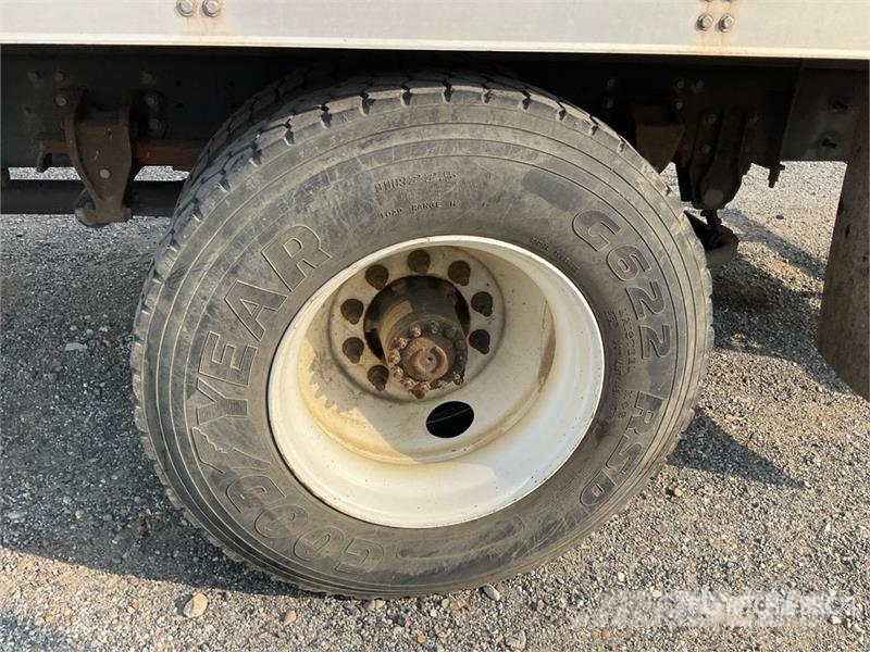 Hino 268 Camiones con caja de remolque