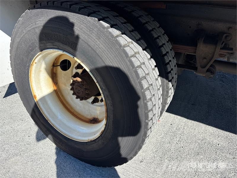 Hino 268 Bakwagens met gesloten opbouw