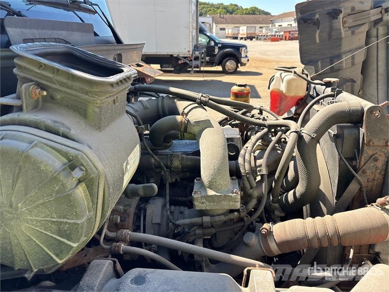 Hino 268 شاحنات ذات هيكل صندوقي