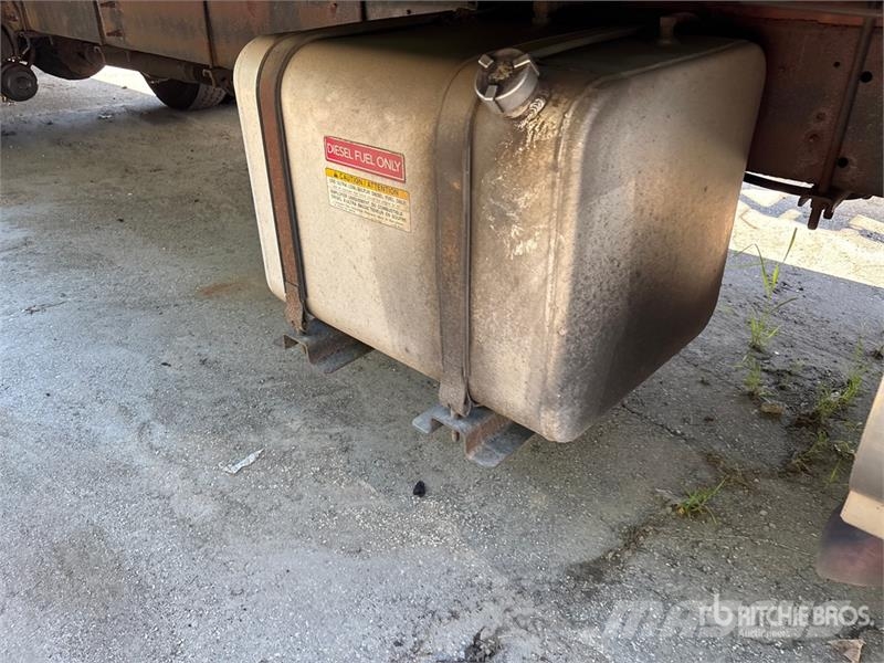 Hino 268 شاحنات ذات هيكل صندوقي