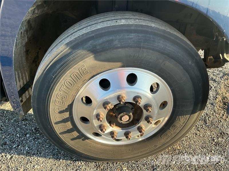 Hino 268 貨箱式卡車