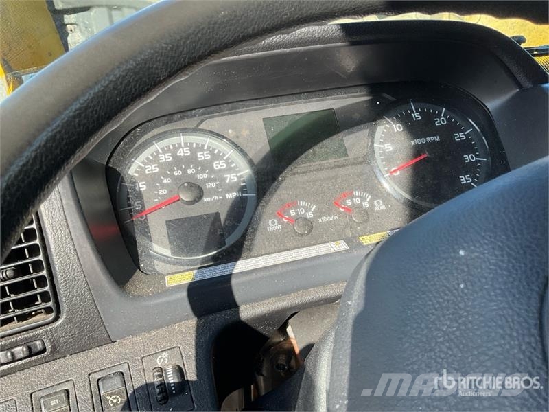 Hino 268 شاحنات ذات هيكل صندوقي