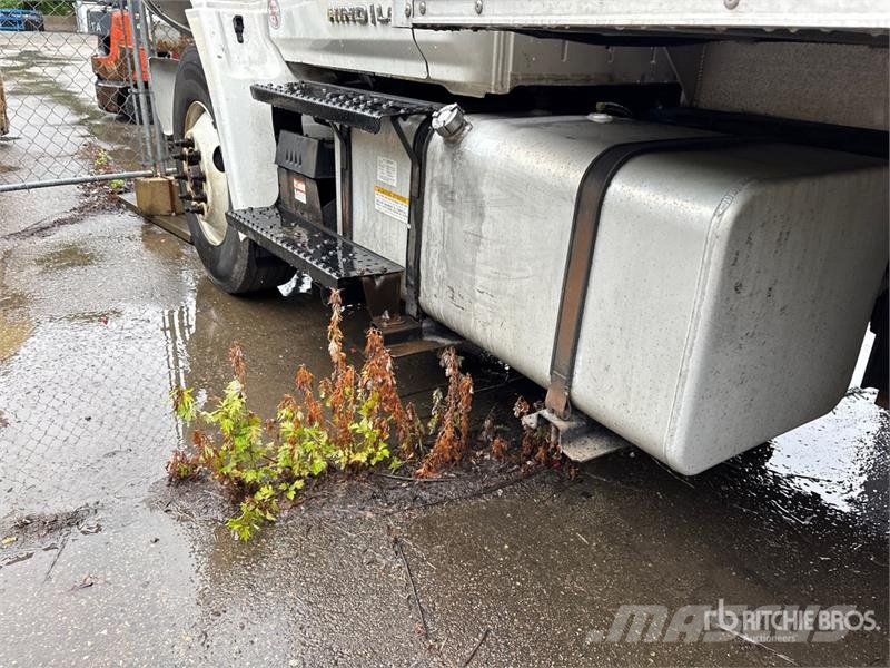 Hino 268 Camiones caja cerrada