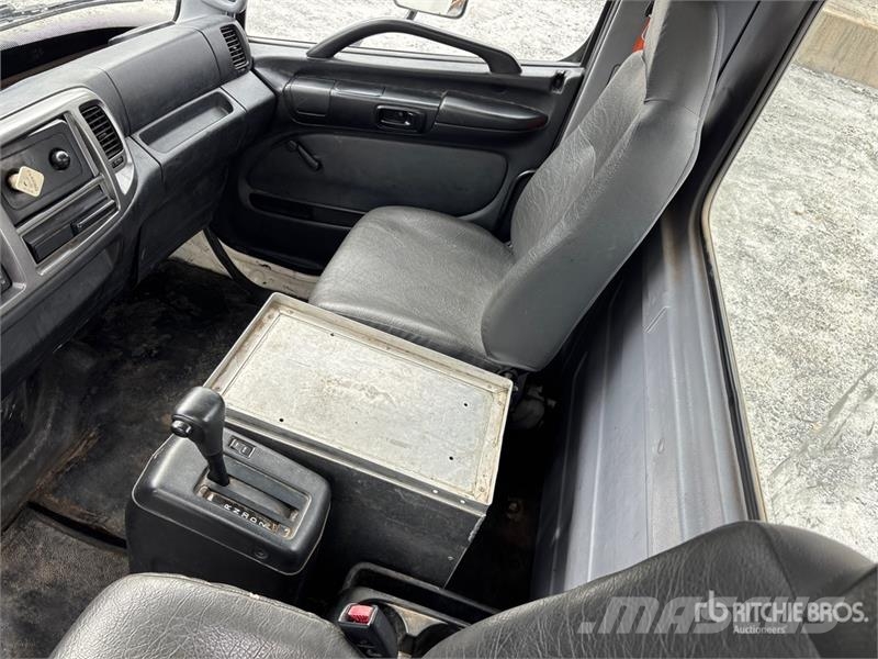 Hino 268 Cabines e interior