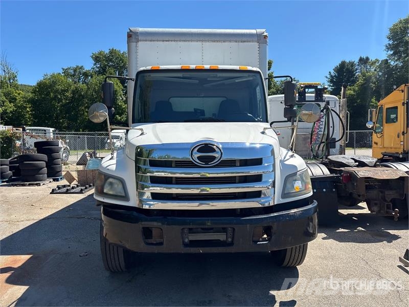 Hino 268 شاحنات ذات هيكل صندوقي