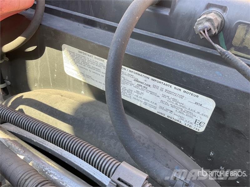 Hino 268 شاحنات ذات هيكل صندوقي