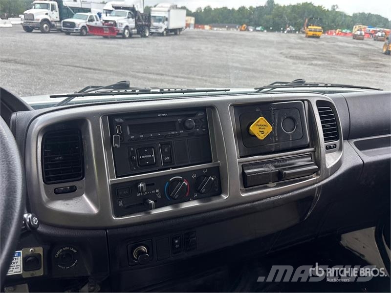 Hino 268 탑차 트럭