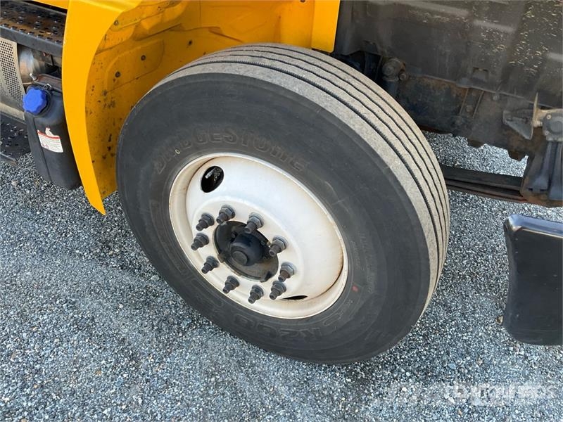 Hino 268 شاحنات ذات هيكل صندوقي