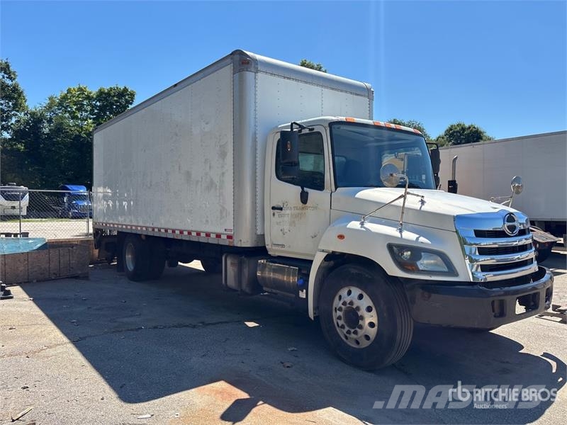 Hino 268 شاحنات ذات هيكل صندوقي