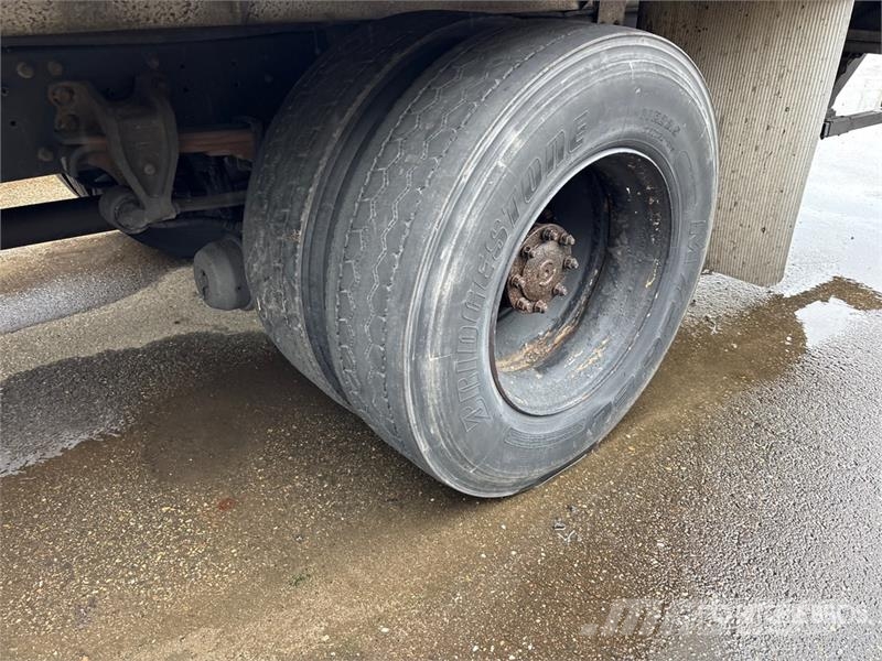 Hino 268 Camiones caja cerrada