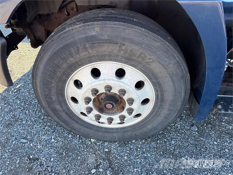 Hino 268 貨箱式卡車