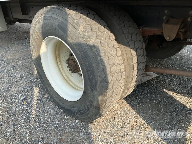 Hino 268 Camion Fourgon
