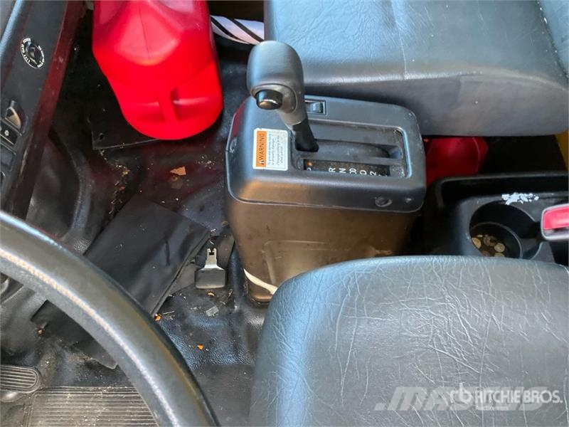 Hino 268 شاحنات ذات هيكل صندوقي