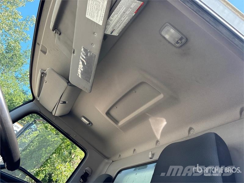 Hino 268 شاحنات ذات هيكل صندوقي