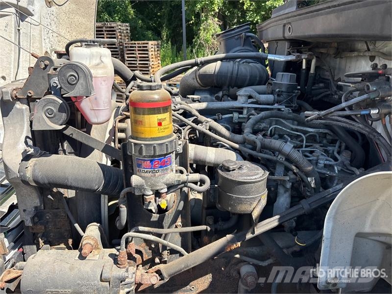 Hino 268 شاحنات ذات هيكل صندوقي