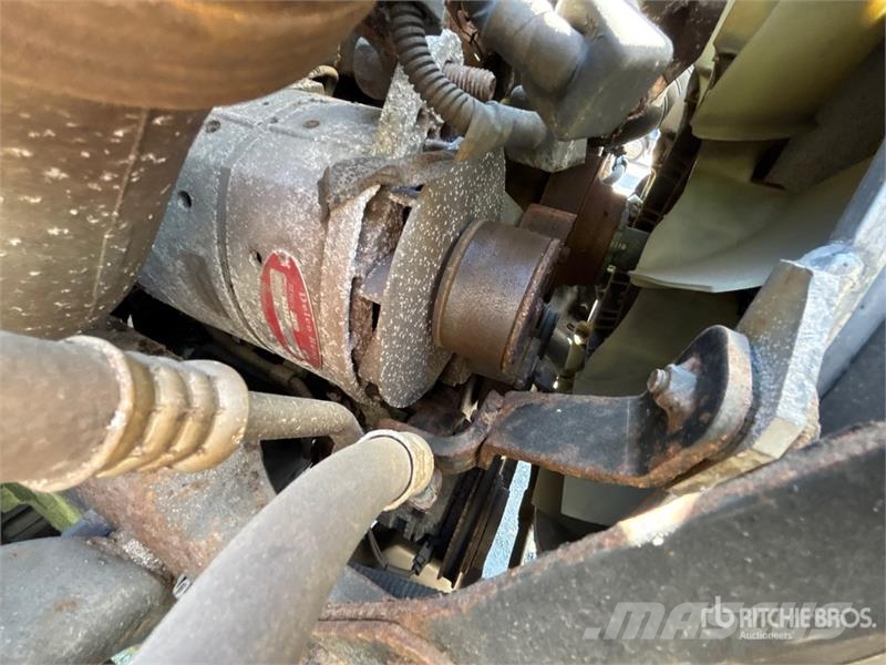 Hino 268 شاحنات ذات هيكل صندوقي