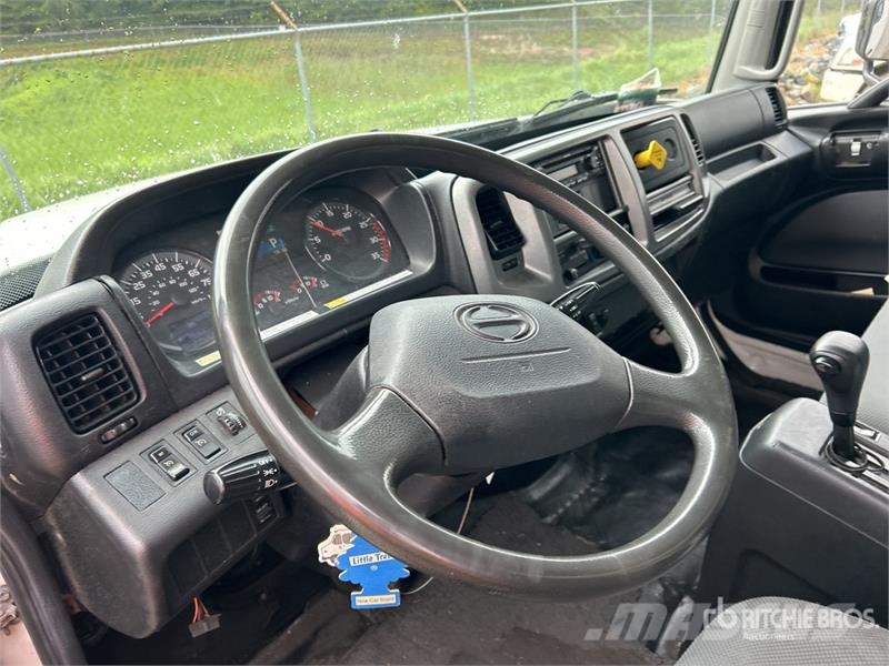 Hino 268 Camion Fourgon