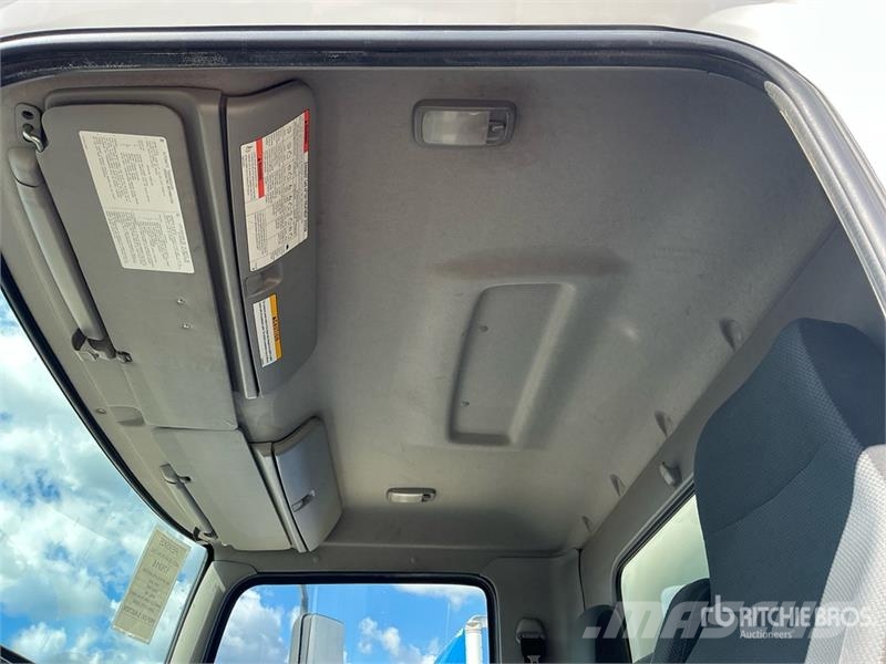 Hino 268 Camiones caja cerrada