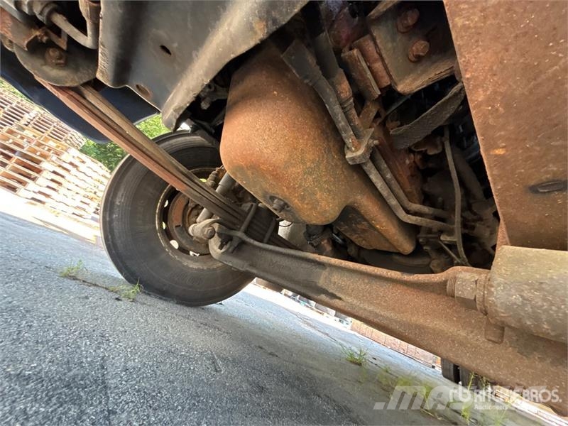 Hino 268 شاحنات ذات هيكل صندوقي