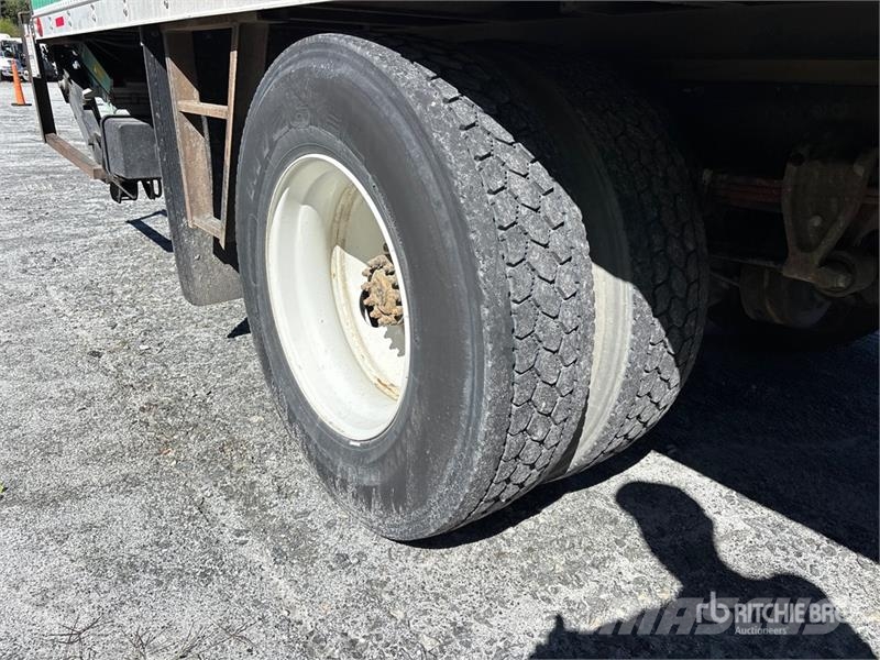 Hino 268 Umpikorikuorma-autot