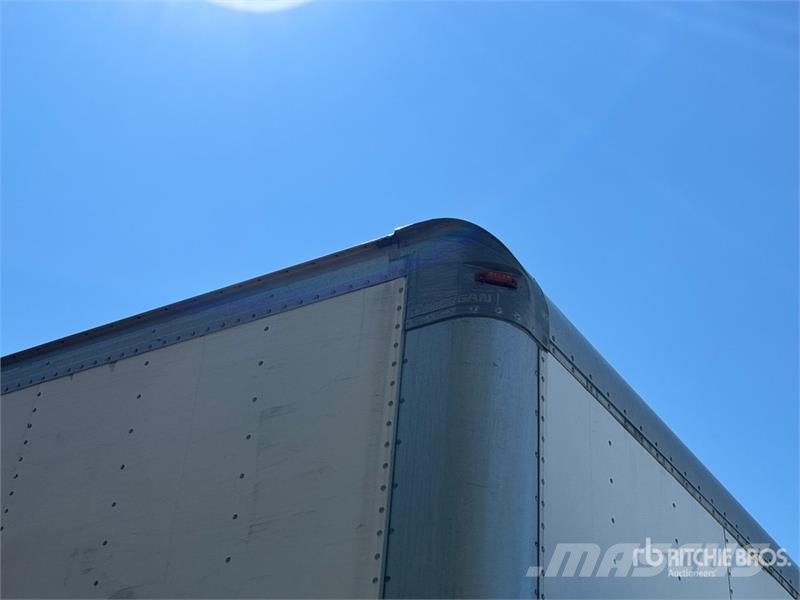 Hino 268 شاحنات ذات هيكل صندوقي