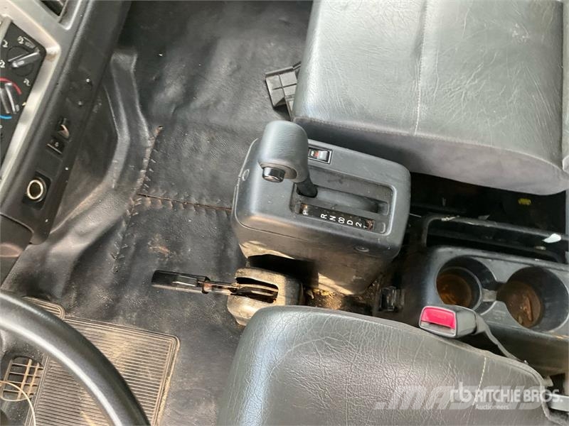 Hino 268 Camiones con caja de remolque